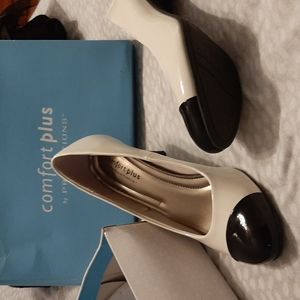 Comfort Plus Womens Black and Ivory Heels
